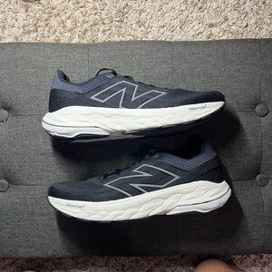 New Balance 860 Mens US Size 9.5 D width.